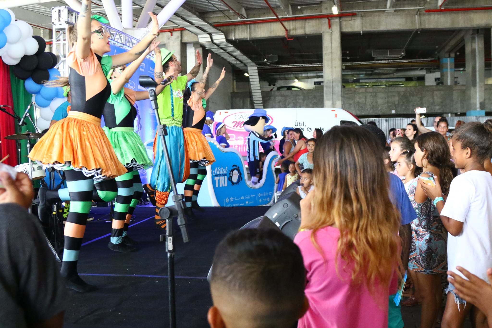 Grêmio realiza festa de Natal para cerca de duas mil crianças da Comunidade TRI