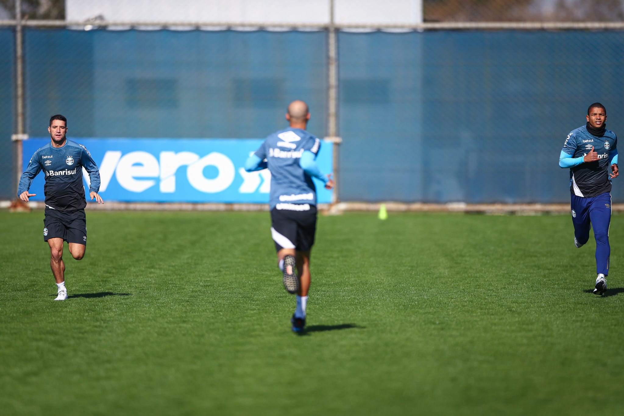 Grêmio se apresentou nesta segunda e trabalhou resistência com atletas