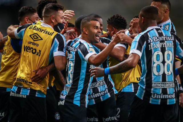 Grêmio vê chances de rebaixamento diminuírem após vitória em confronto direto