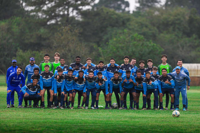 Equipe sub-15 do Grêmio pronta para a final do Gauchão da categoria.