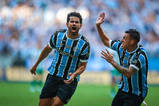 Grêmio conquista sétimo título seguido no Campeonato Gaúcho ao derrotar Juventude.