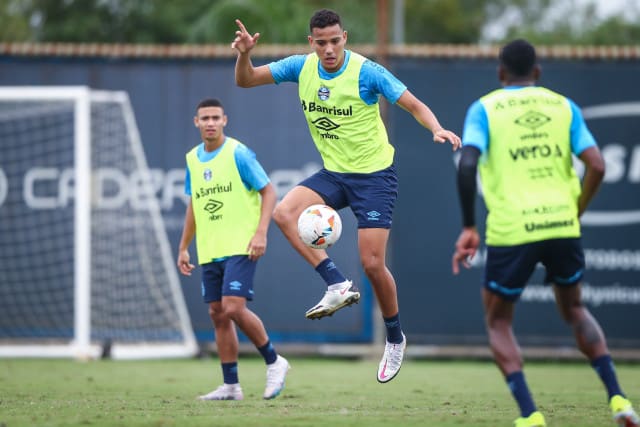 Grêmio realiza último treino antes de embarque para a Argentina