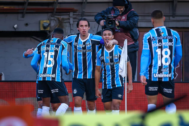 Grêmio sai vitorioso contra o Fluminense em retorno das partidas no RS.