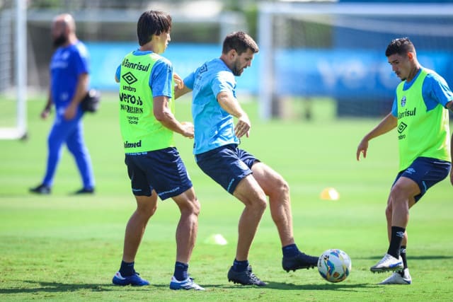 Treino do Grêmio é marcado por movimentação e agilidade neste sexta-feira no Brasil