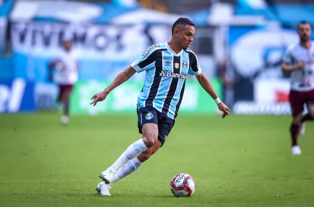 Em boa fase, Luiz Fernando deixa timidez fora de campo para se dedicar ao Grêmio