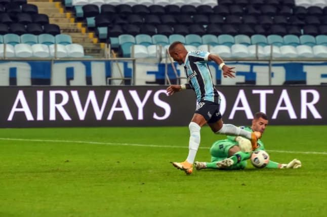 Cortez e Léo Pereira levam as piores notas em eliminação do Grêmio, veja