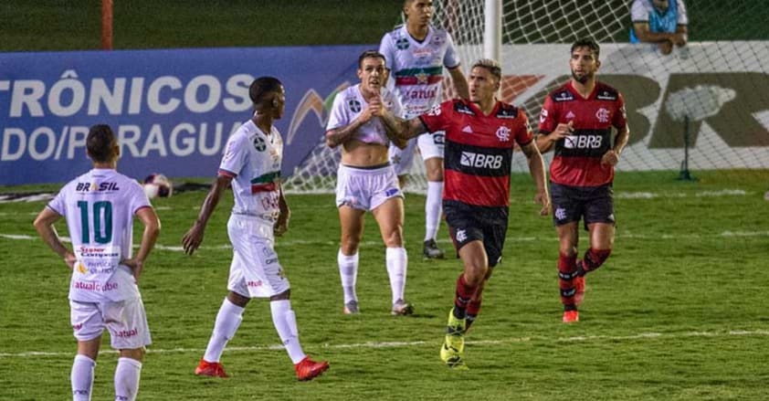 Portuguesa sai na frente, mas Flamengo empata com gols de Pedro