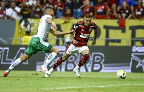 Dá confiança! Estreia de Everton Cebolinha teve quase gol, dribles e assistência