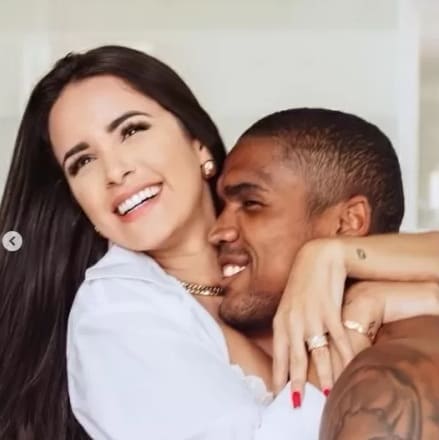 Após adiamento, Douglas Costa e Nathália Felix realizam casamento no Rio de Janeiro