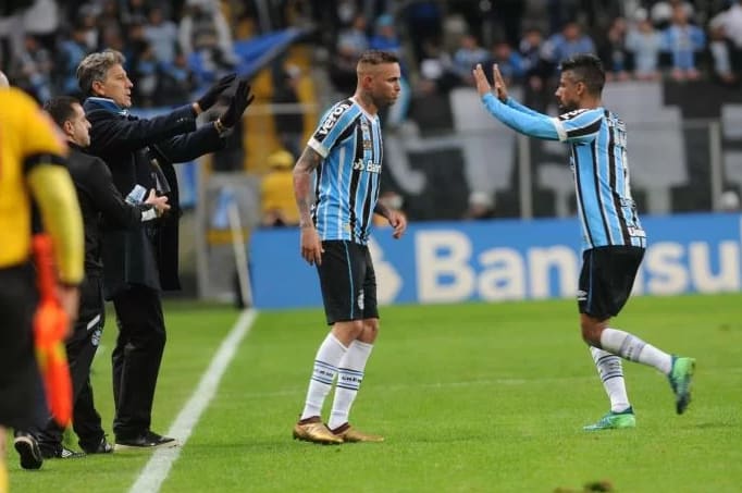 Léo Moura diz que erro do Grêmio foi deixar Flamengo “ter a bola” na Arena