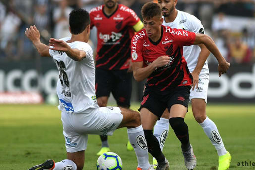 Enfim, sós! Santos tropeça na Vila Belmiro, e Flamengo se torna líder isolado do Brasileirão