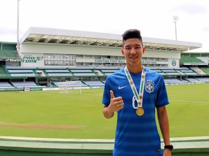 Grêmio contrata lateral-esquerdo do Coritiba para time sub-20 em troca por Guilherme