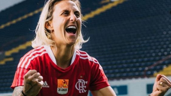 Clubes lançam novas camisas com homenagem ao futebol feminino