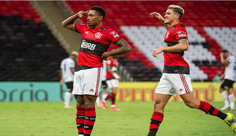 Vitinho encorpa ataque e cresce no Flamengo