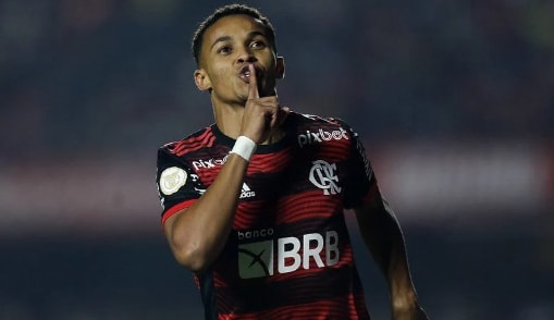 Lázaro é negociado com o Almería e deixa Flamengo