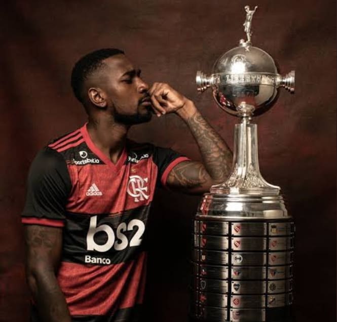 Gerson, mais coringa do que nunca vestindo a camisa do Flamengo