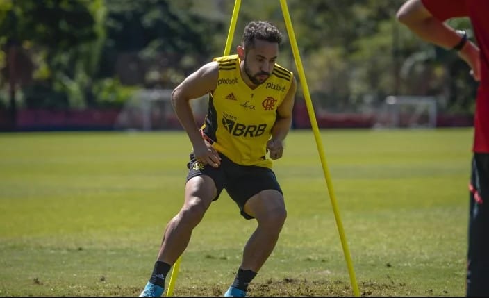 Jogador do Flamengo, Everton Ribeiro volta a receber consulta de clube árabe