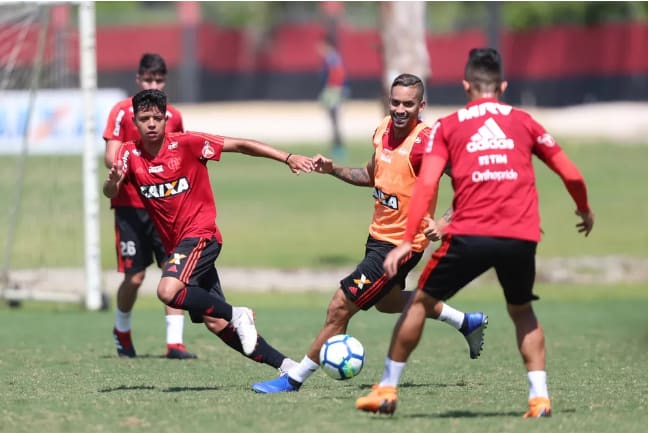 Flamengo x Santos: veja a provável escalação do time de Dorival para o jogo de quinta