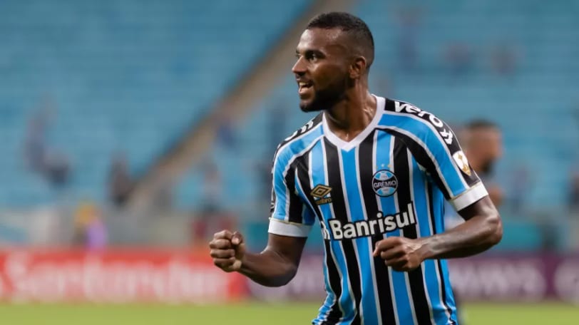 Após dois anos, lateral recuperado de lesão é relacionado novamente no Grêmio