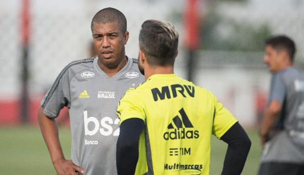 Flamengo escalado! Confira o time que entrará a campo contra o Corinthians