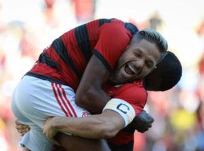 Diego festeja vitória do Flamengo, mas pede que time concretize as chances