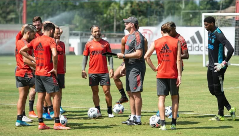 Treinador testa opções para a zaga, calcanhar de Aquiles do Flamengo na temporada