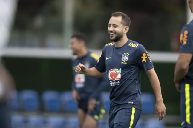 ENQUETE: Você escalaria Everton Ribeiro como titular?