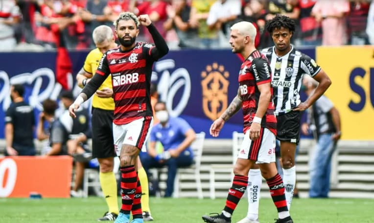 Pênalti não batido por Gabigol na Supercopa causa estranheza no Flamengo