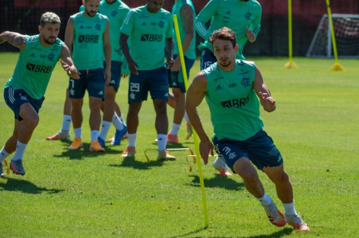 Mengão faz último treino no Ninho do Urubu antes da viagem para Goiânia