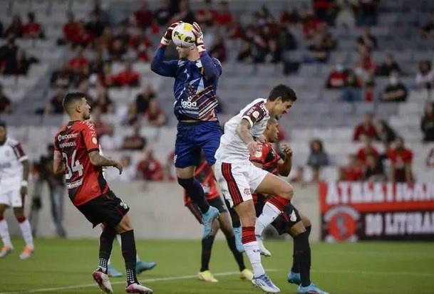 Flamengo não vê boas respostas com apostas altas e liga alerta para sequência a curto prazo