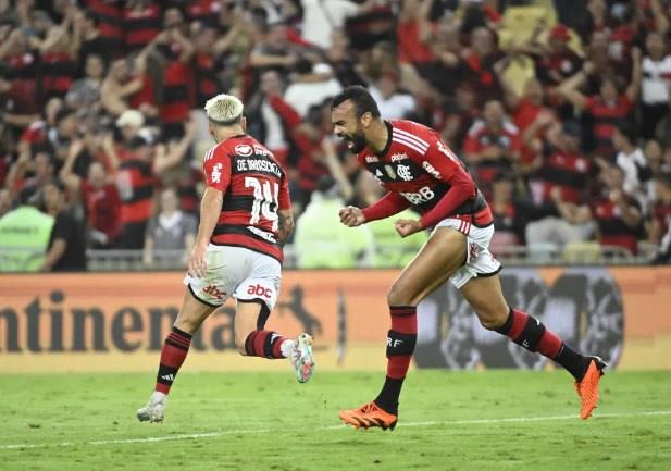 Totalmente fechado: Arrascaeta diz que torcida foi uma loucura no Fla-Flu e vê Flamengo unido