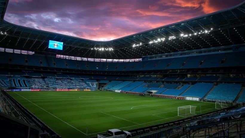 Duelo entre Grêmio e Lanús superou público da seleção e fez chuteira ir para museu