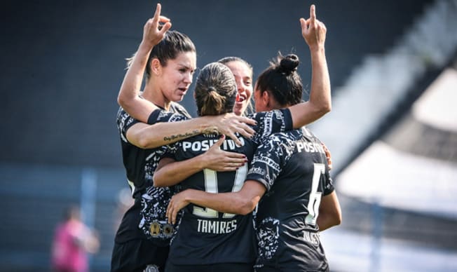 Corinthians bate o Flamengo e vai à final do Brasileirão Feminino