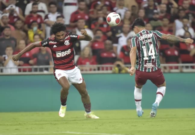 Vitinho acerta com Al Ettifaq, da Arábia Saudita, e está perto de deixar o Flamengo