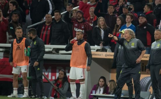 Após estreia, Jorge Jesus elogia intensidade do Flamengo e VAR, mas sai insatisfeito com empate