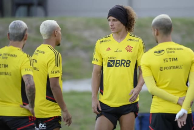 Escalação do Flamengo: David Luiz não pega a Católica; Bruno Henrique está relacionado