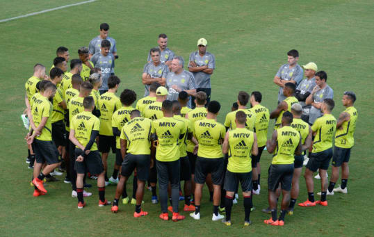 Everton Ribeiro e Gabigol são poupados de treinamento no Flamengo