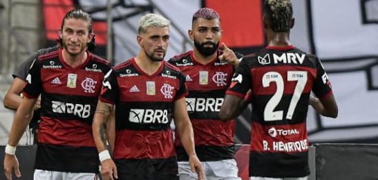 Flamengo embala com lema da torcida e pressiona o Inter