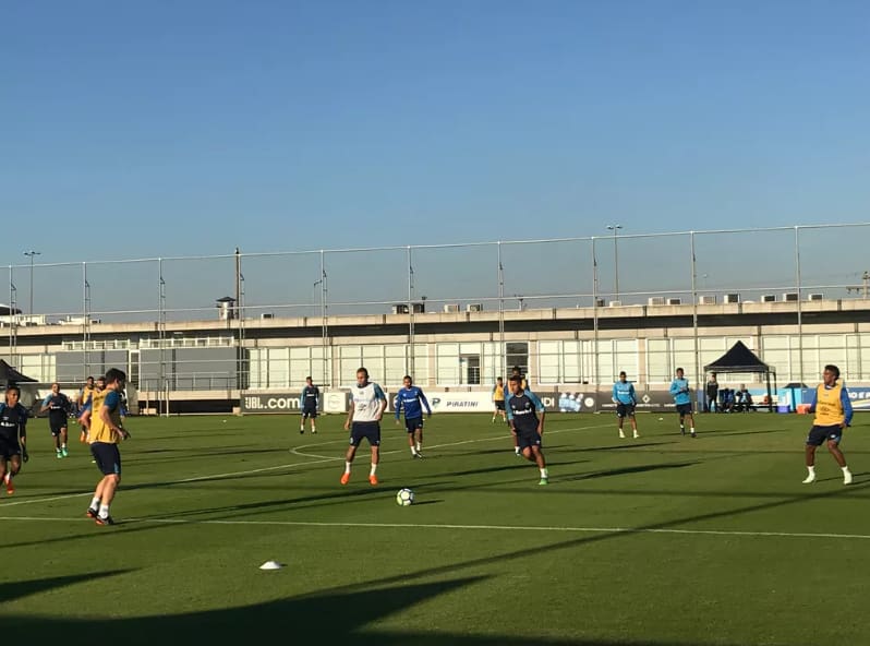 Everton volta a treinar com bola e pode reforçar o Grêmio contra o Ceará