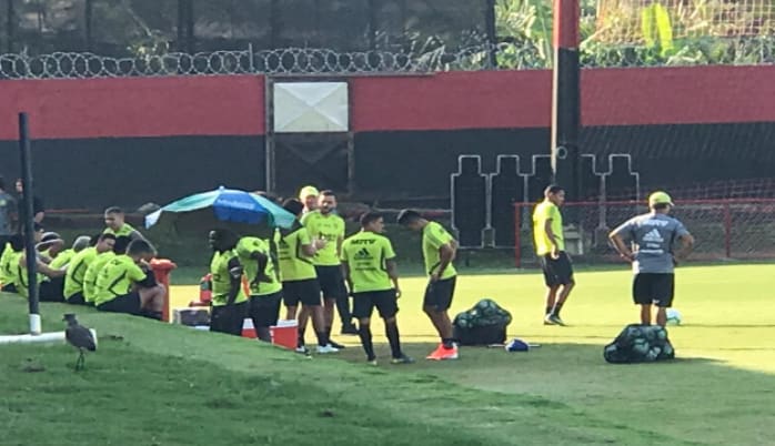 Em recuperação de entorse, Cuéllar volta a trabalhar no gramado