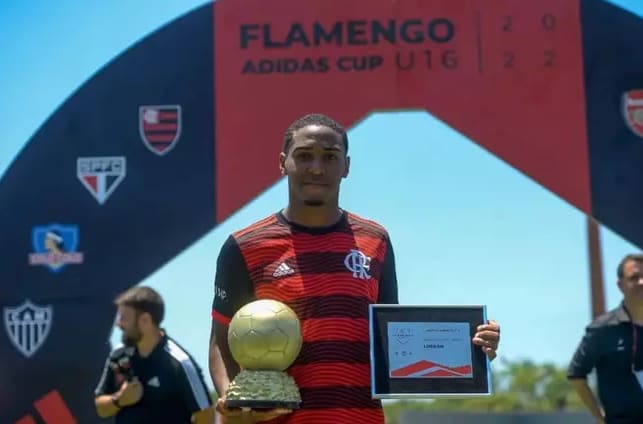 Flamengo renova com joia da base, e multa ultrapassa R 250 milhões