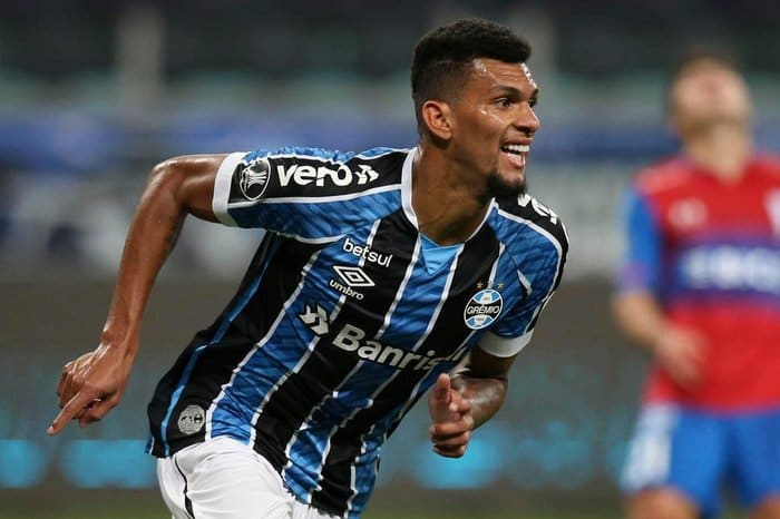 Veja como o Grêmio projeta seus zagueiros para 2022