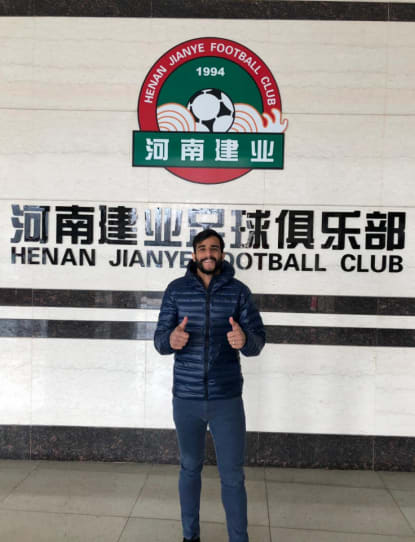 Ex-Fla, Henrique Dourado chega à China e assina com Henan Jinaye