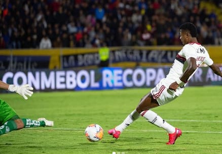 Sem fratura na perna, Bruno Henrique tranquiliza torcedores do Flamengo