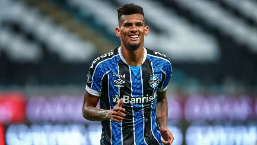 Depois de perder Ruan, Grêmio abre negociação para renovar com zagueiro do elenco