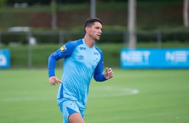 Thiago Neves deseja boa recuperação a Renato Portaluppi após cirurgia