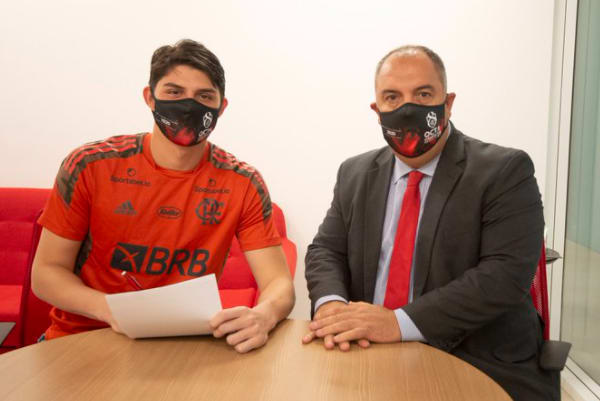 Flamengo renova contrato do goleiro João Fernando até o fim de 2023