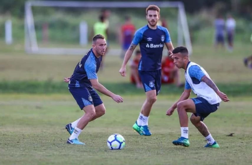 Grêmio treina em Recife antes de partida contra Sport