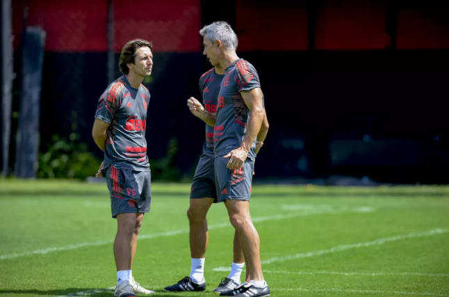 Paulo Sousa avalia repetir equipe pela primeira vez em clássico contra o Vasco