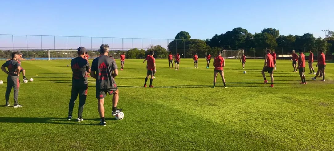 Renato tem retornos de Bruno Henrique e Rodrigo Caio no duelo em Brasília